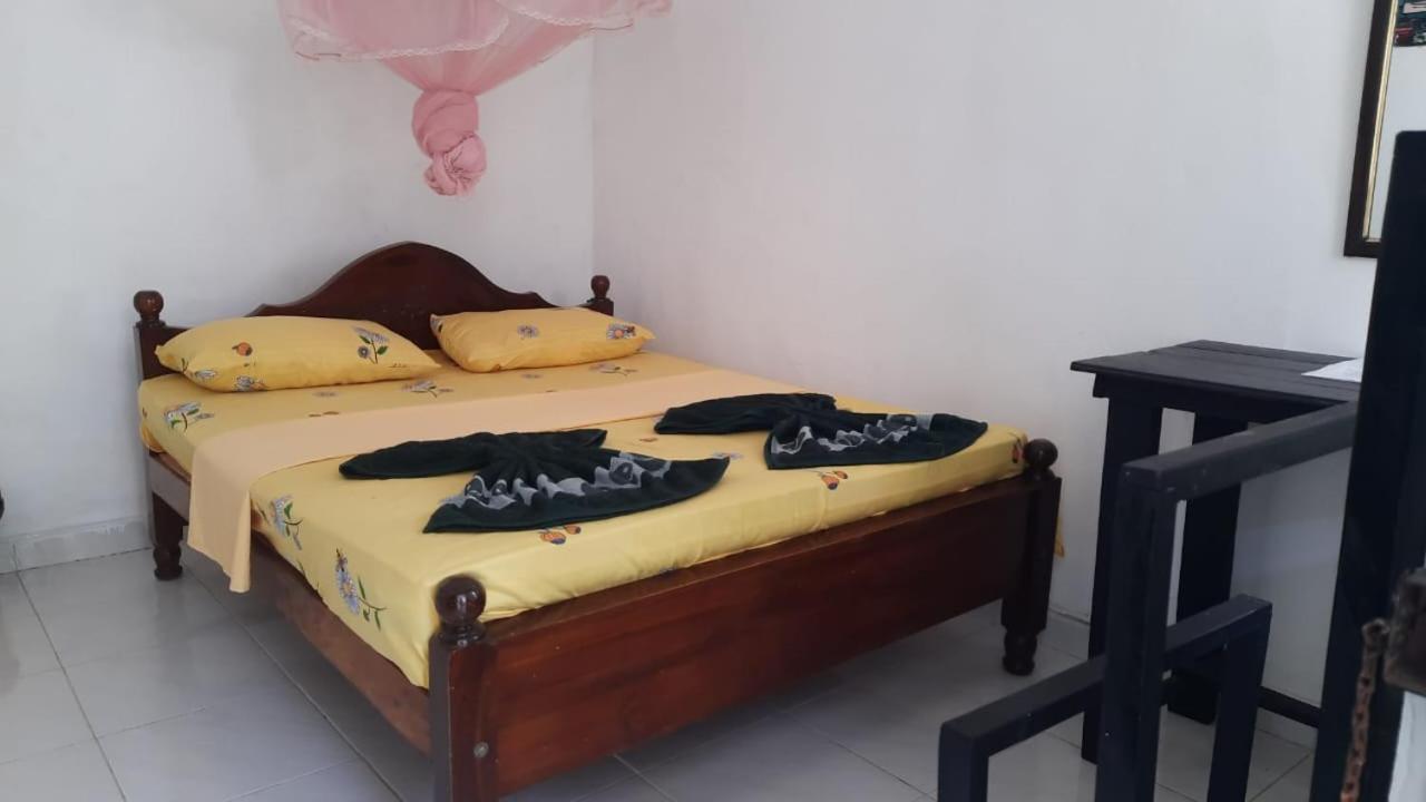 Kanthi Guest Inn Trincomalee Exteriör bild